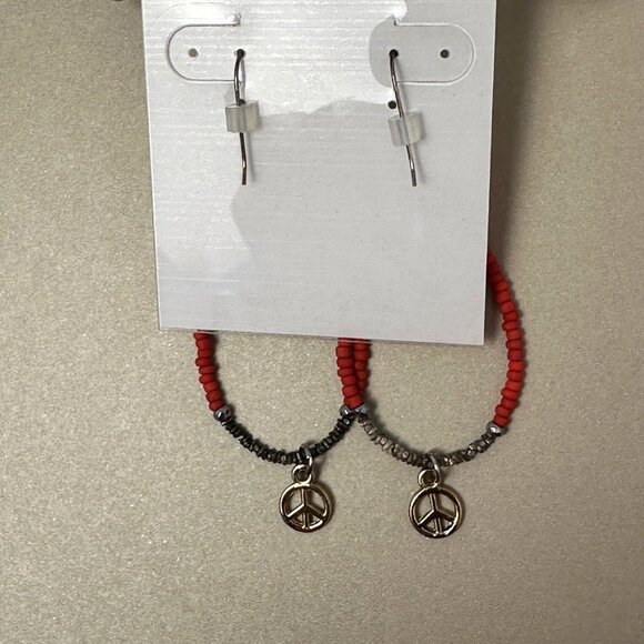 Peyote Bird Red Carnelian Beaded Hoop Earrings Gold Peace Sign Charm Boho NWT - Picture 5 of 9